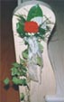 Bankschmuck mit roter Rose